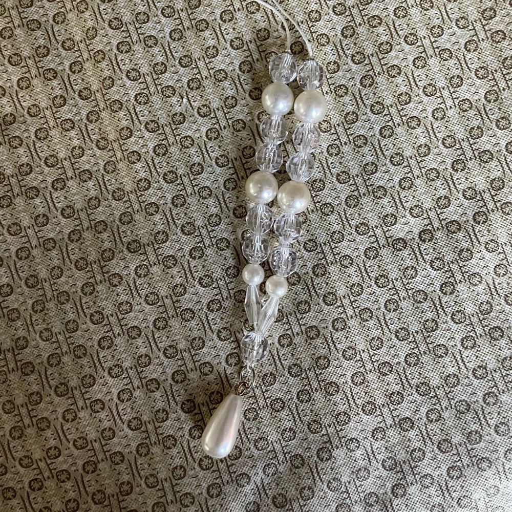 This is a necklace with pearls